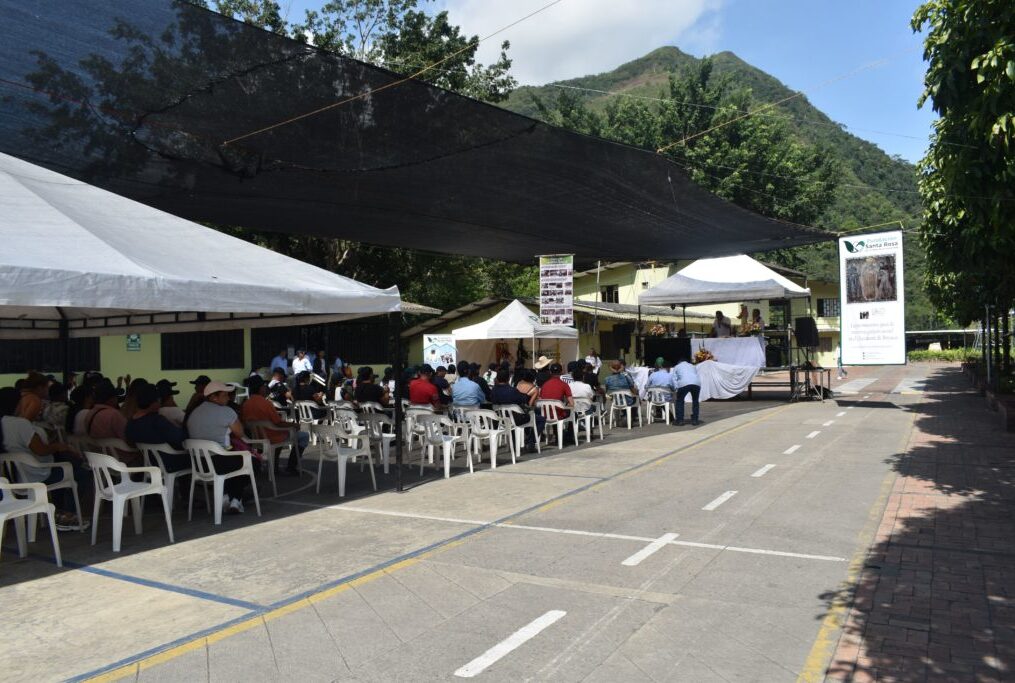 Fundación Santa Rosa socializa su labor social